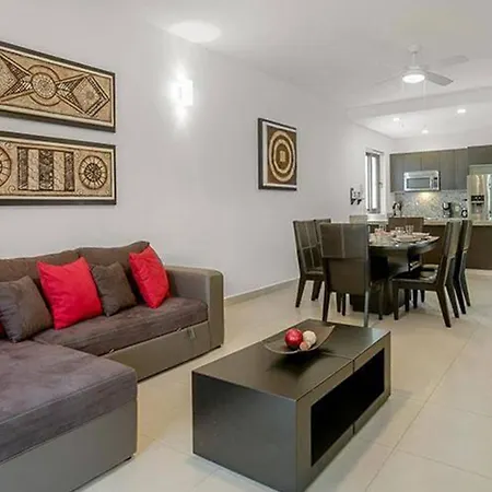 Hira G1 Condo Terrace Screened By Gate48